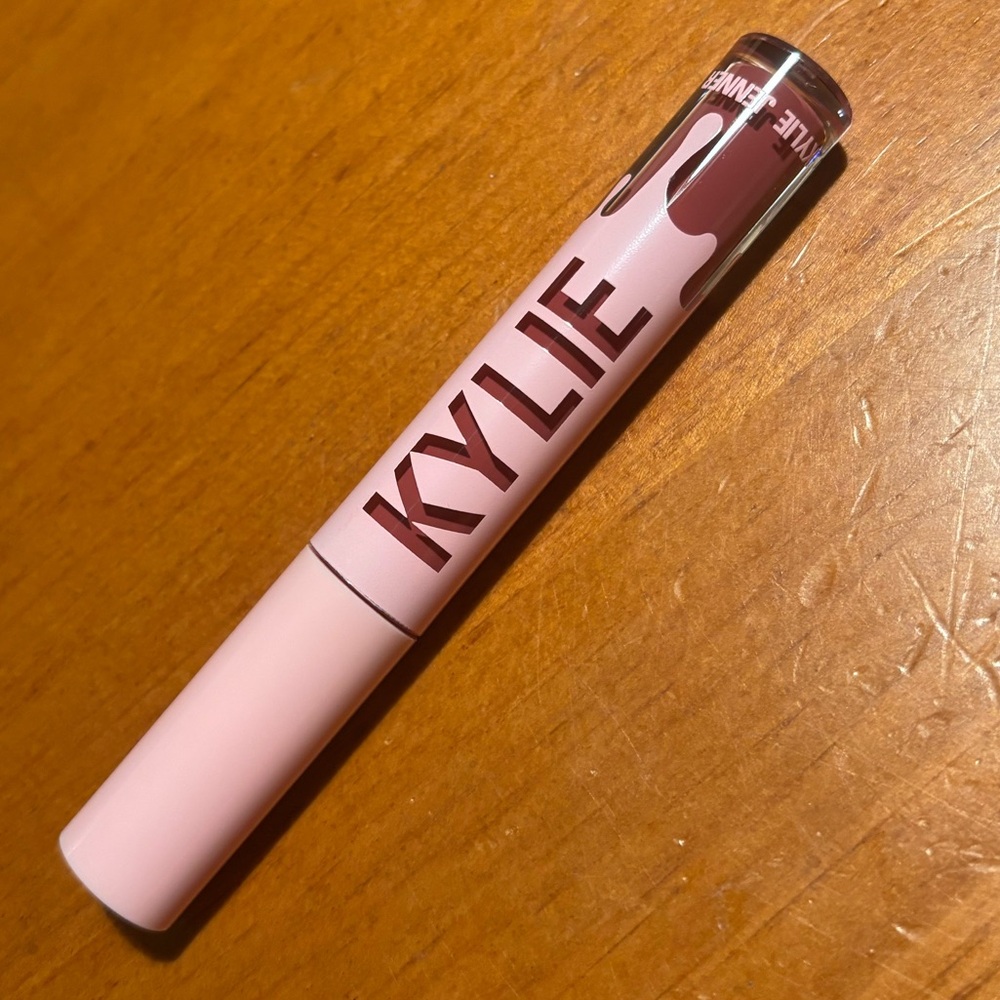 Kylie Lip Shine Lacquer A Whole Lewk - Picture 5 of 16